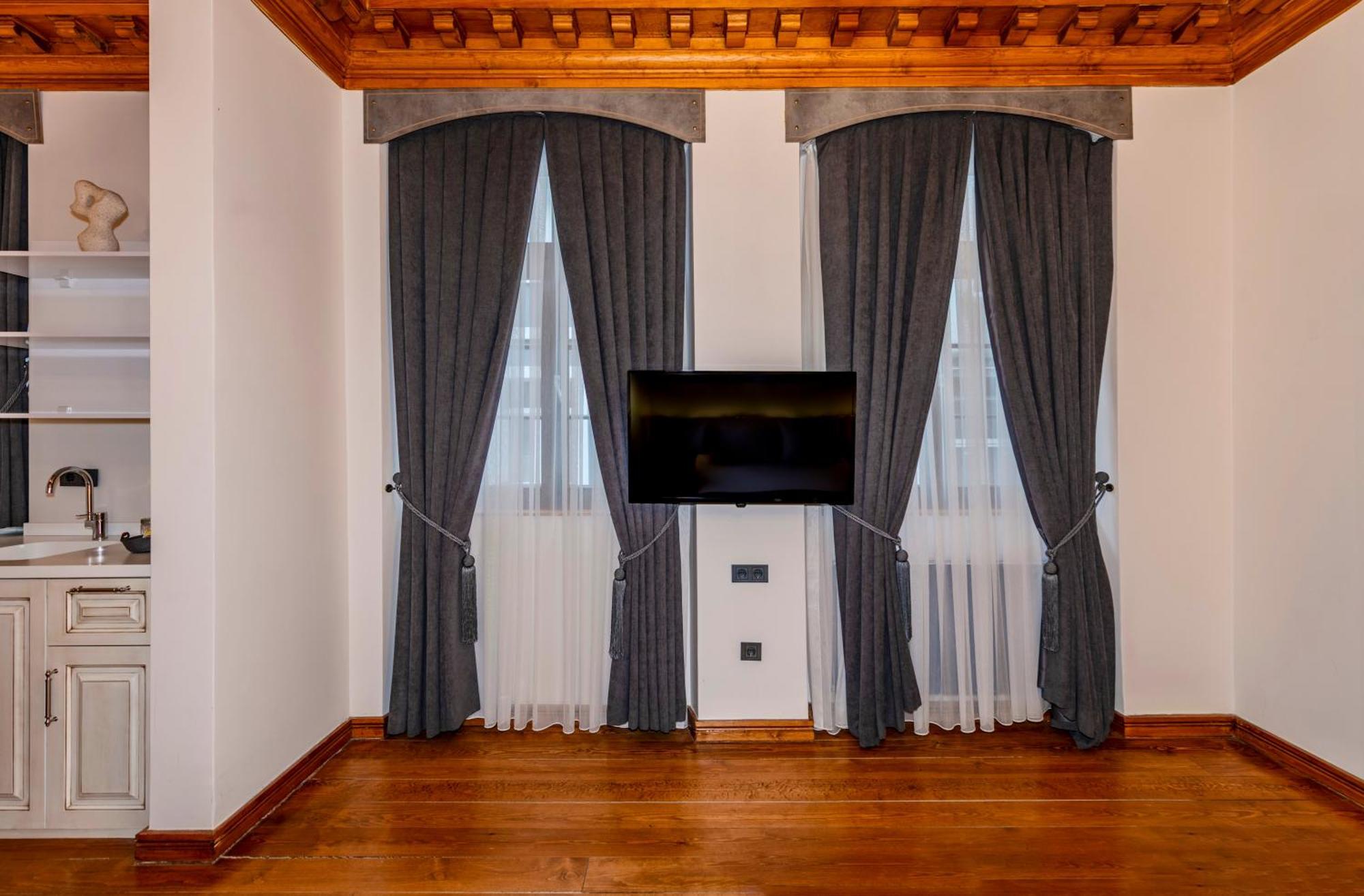 Elmira Pera & - Special Class Hotel *